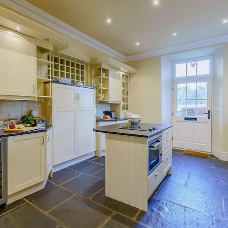 4 Bed In Village Llh03 *